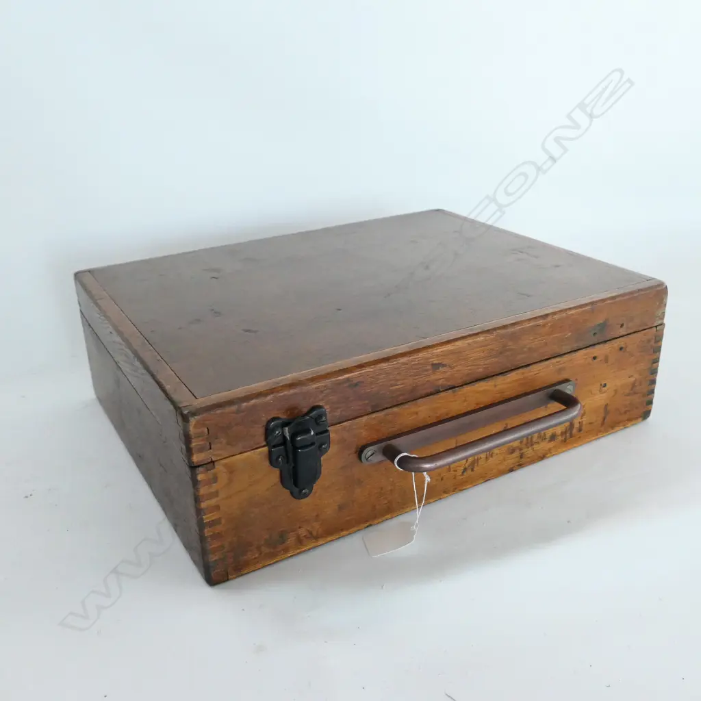 'SPEEDY' MOISTURE TESTER by T. ASHWORTH & CO. IN OAK BOX Image 1++